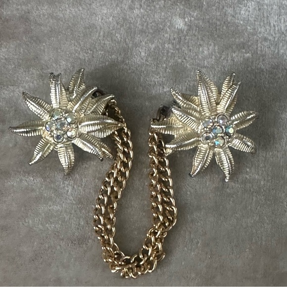 Vintage 1950’s Flower Clip / Guard Aurora Borealis  Rhinestones - Picture 4 of 6